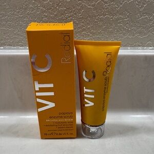 Rodial Vit C Enzyme Scrub in Vibrant Orange